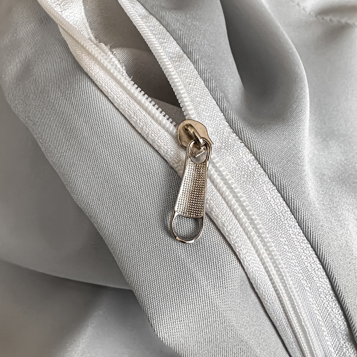 91家纺网 家纺一手货源 找家纺 金阳光家纺 2026春夏新款A类水洗真丝天丝高奢提花豹纹四件套 豹纹-浅灰