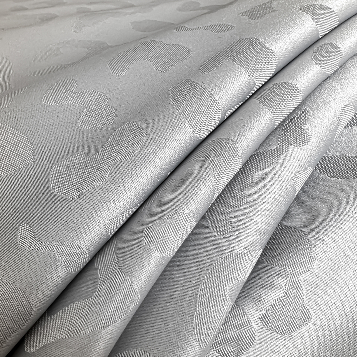 91家纺网 家纺一手货源 找家纺 金阳光家纺 2026春夏新款A类水洗真丝天丝高奢提花豹纹四件套 豹纹-浅灰