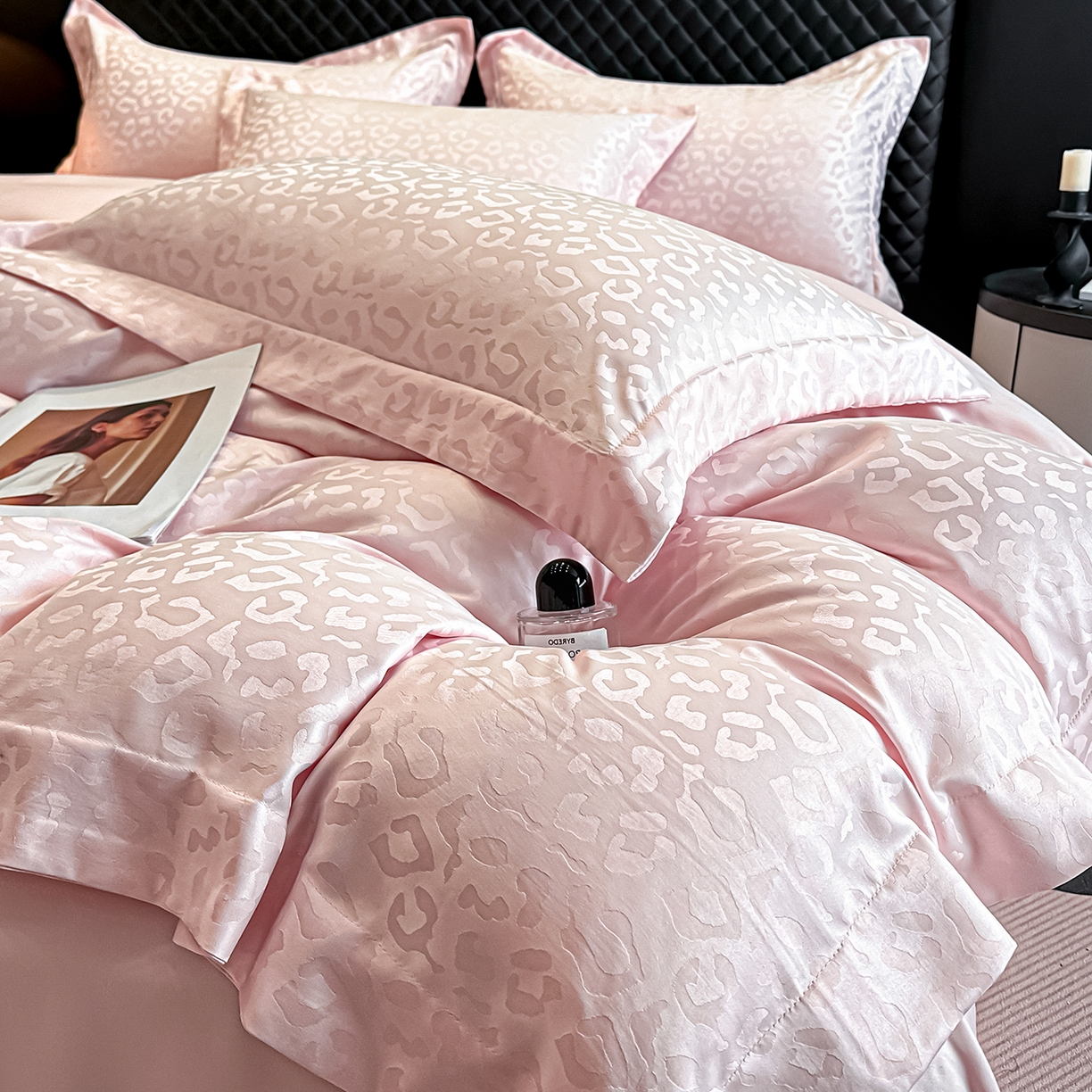 91家纺网 家纺一手货源 找家纺 金阳光家纺 2026春夏新款A类水洗真丝天丝高奢提花豹纹四件套 豹纹-粉