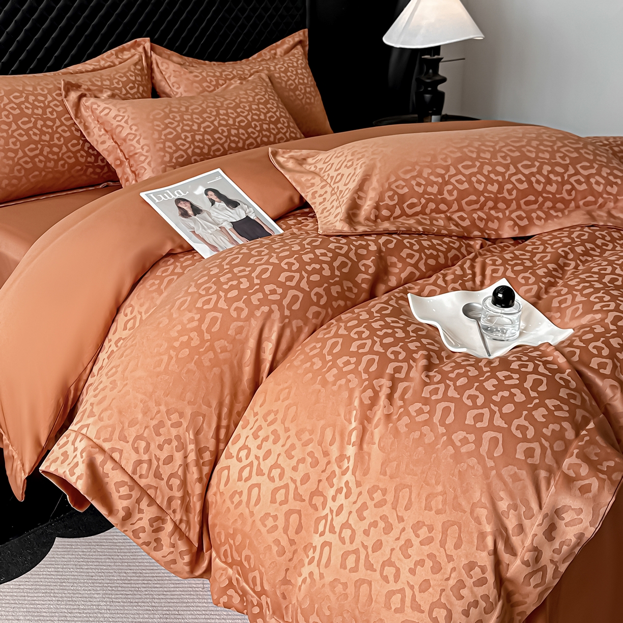 91家纺网 家纺一手货源 找家纺 金阳光家纺 2026春夏新款A类水洗真丝天丝高奢提花豹纹四件套 豹纹-橙色