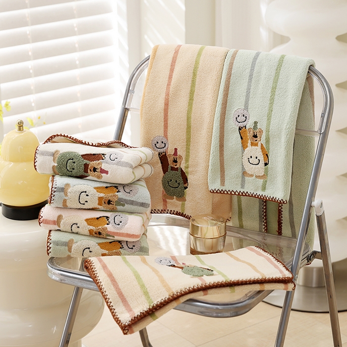 91家纺网 家纺一手货源 找家纺 朴尔家纺-毛巾被 2026新款毛巾绣勾边AB版珊瑚绒速吸速干毛巾浴巾- 背带熊毛巾 组合图仅供展示不可下单