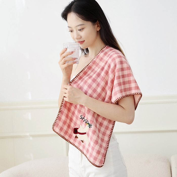 91家纺网 家纺一手货源 找家纺 （总）朴尔家纺-毛巾被 2026新款毛巾绣勾边小格快乐鸭AB版珊瑚绒速吸速干毛巾 格子快乐鸭