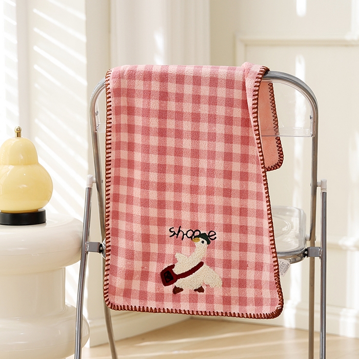 （总）朴尔家纺-毛巾被 2026新款毛巾绣勾边小格快乐鸭AB版珊瑚绒速吸速干毛巾 格子快乐鸭