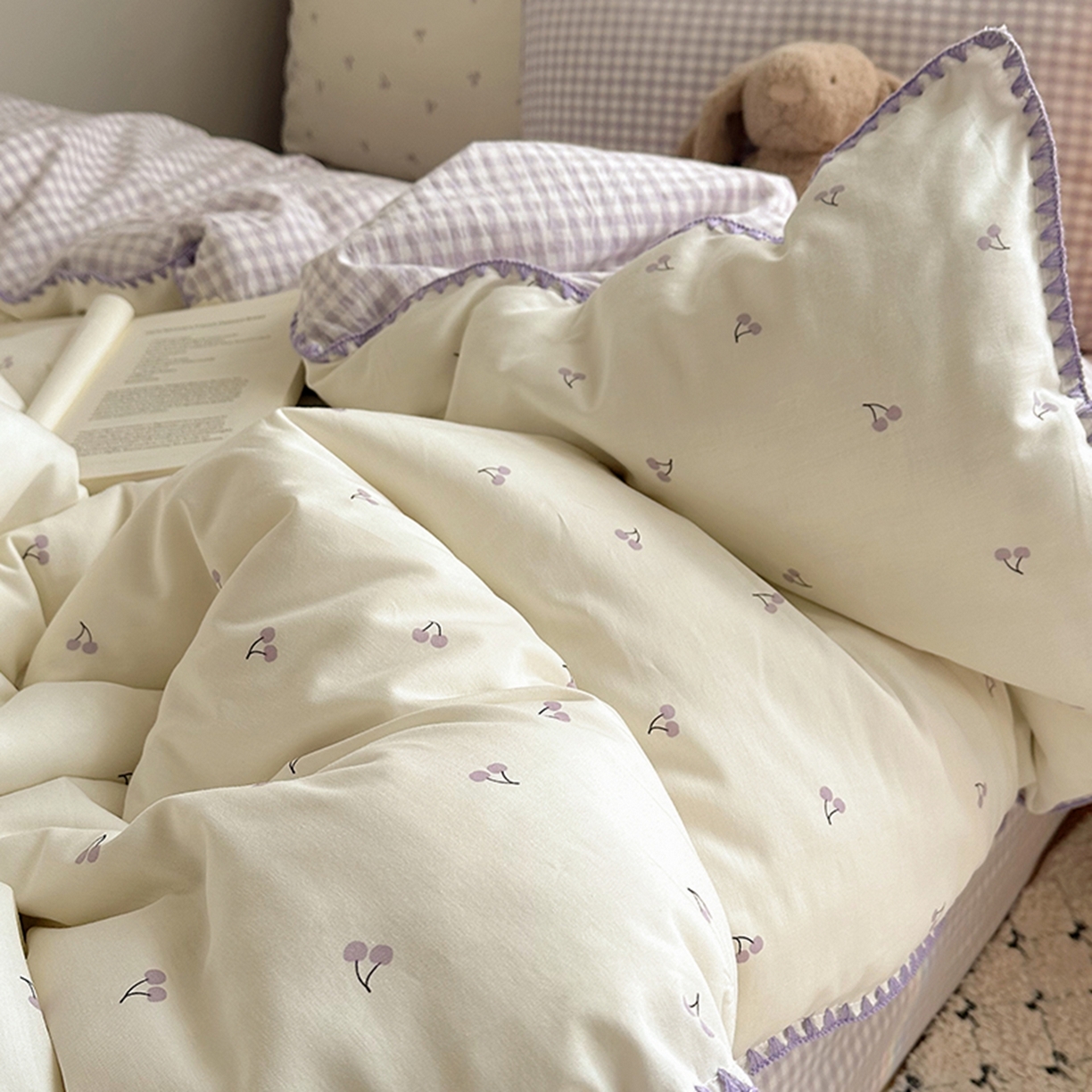 91家纺网 家纺一手货源 找家纺 桃子家居 2026新款小清新A类全棉纯棉水洗棉色织混搭四件套甜心樱桃 棉三角针-甜心樱桃紫