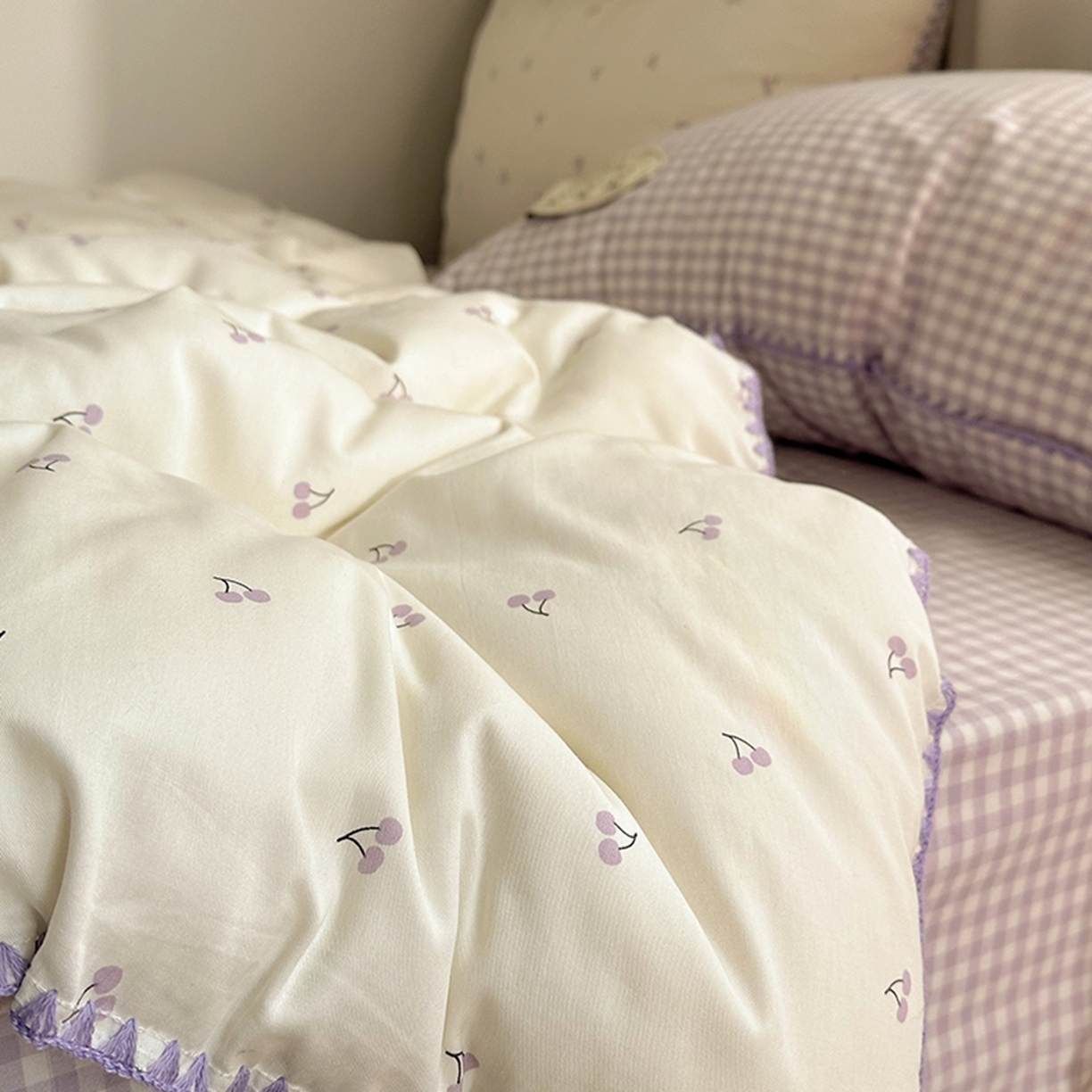 91家纺网 家纺一手货源 找家纺 桃子家居 2026新款小清新A类全棉纯棉水洗棉色织混搭四件套甜心樱桃 棉三角针-甜心樱桃紫