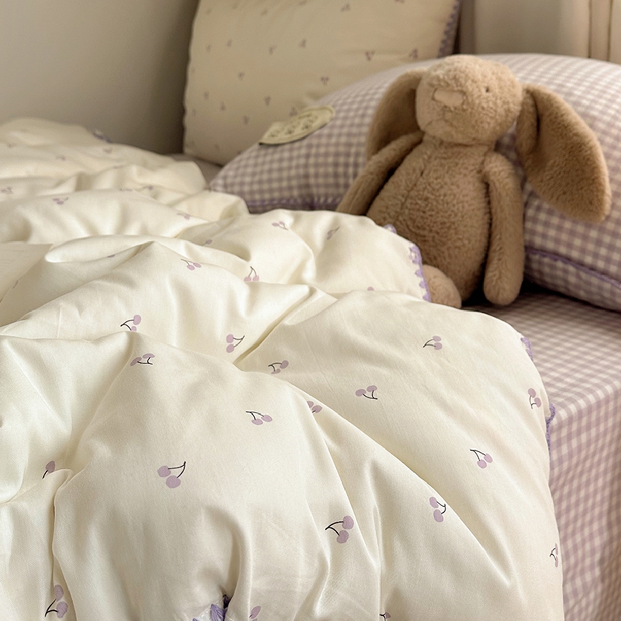 91家纺网 家纺一手货源 找家纺 桃子家居 2026新款小清新A类全棉纯棉水洗棉色织混搭四件套甜心樱桃 棉三角针-甜心樱桃紫