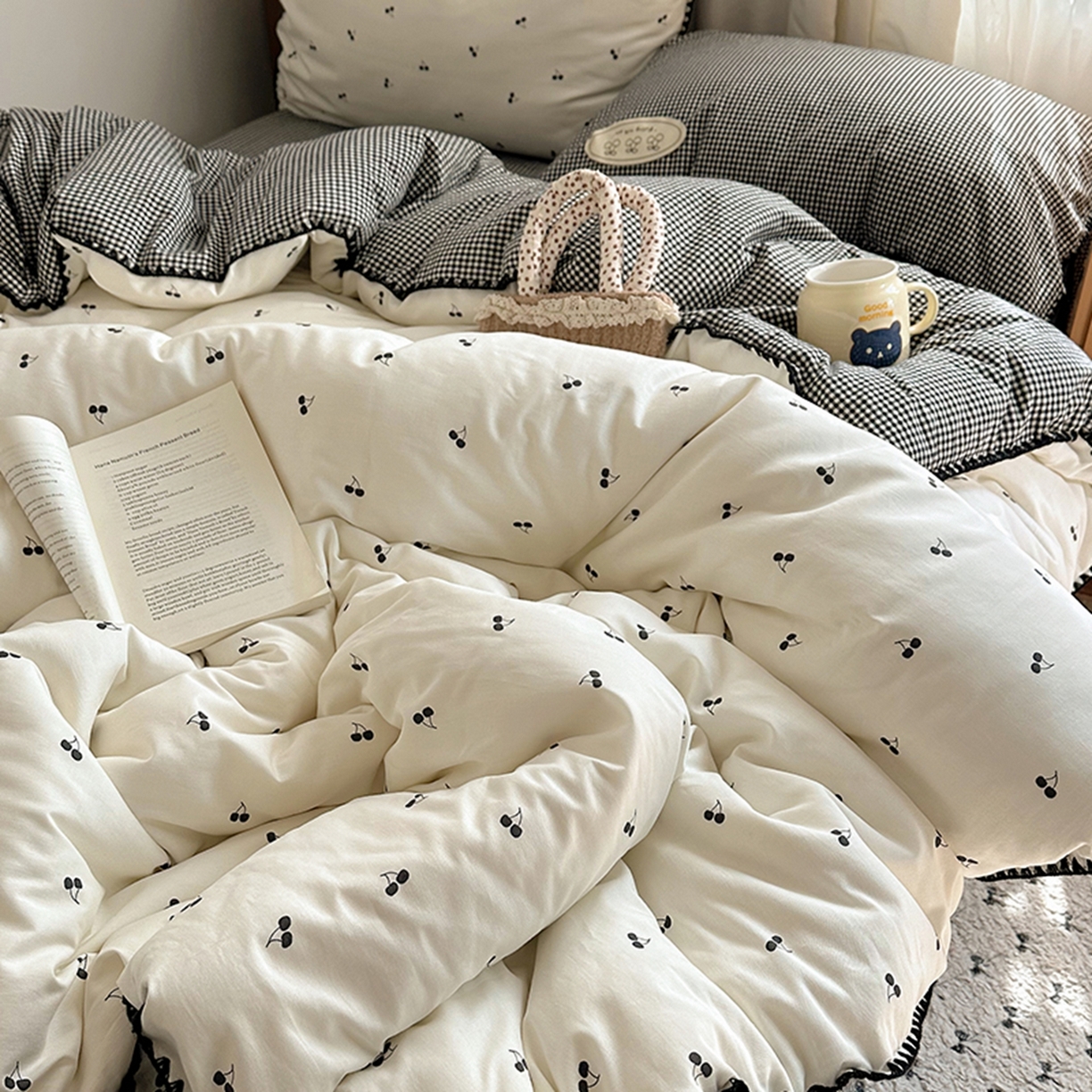 91家纺网 家纺一手货源 找家纺 桃子家居 2026新款小清新A类全棉纯棉水洗棉色织混搭四件套甜心樱桃 棉三角针-甜心樱桃黑格