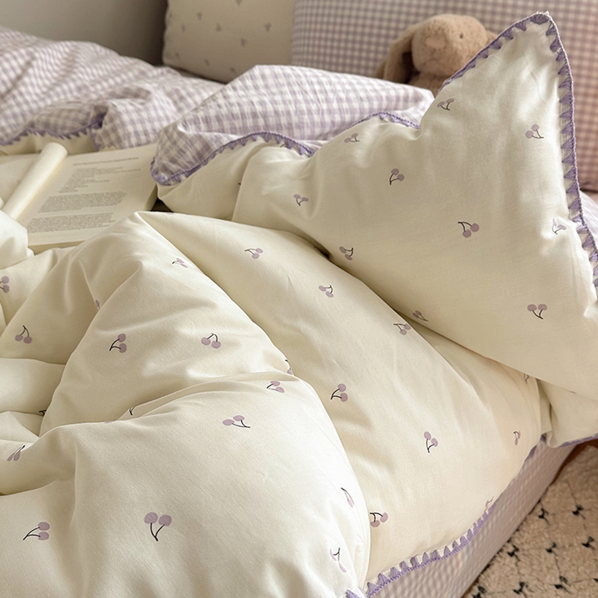 91家纺网 家纺一手货源 找家纺 桃子家居 2026新款小清新A类全棉纯棉水洗棉色织混搭四件套甜心樱桃 棉三角针-甜心樱桃紫