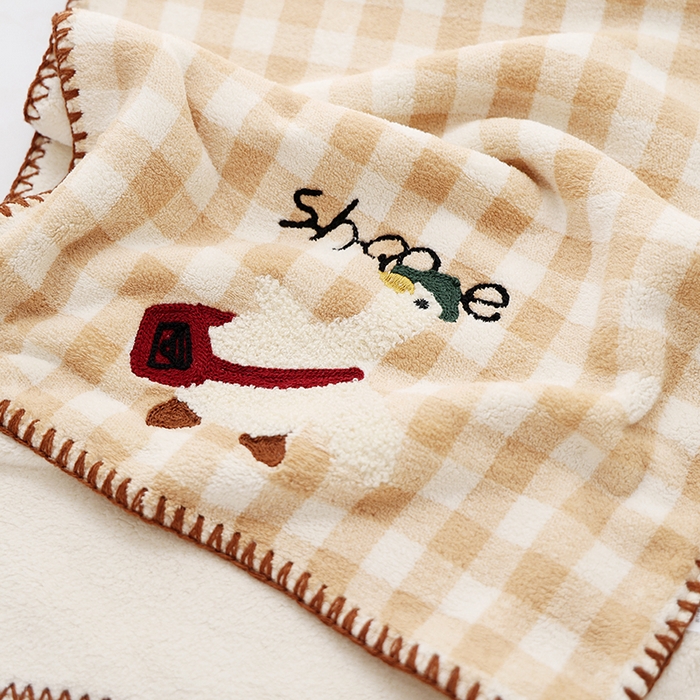 91家纺网 家纺一手货源 找家纺 朴尔家纺-毛巾被 2026新款毛巾绣勾边小格快乐鸭AB版珊瑚绒速吸速干毛巾 格子快乐鸭 格子快乐鸭-卡其毛巾35x75cm毛巾