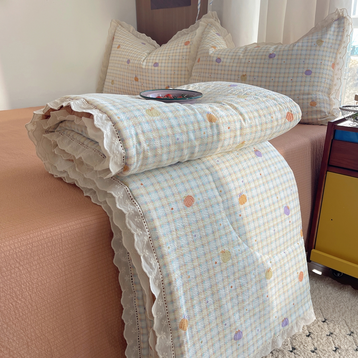 91家纺网 家纺一手货源 找家纺 宝士康家纺 2026新款10A抗菌提花色织花边单夏被/夏被四件套/空调被 南瓜格