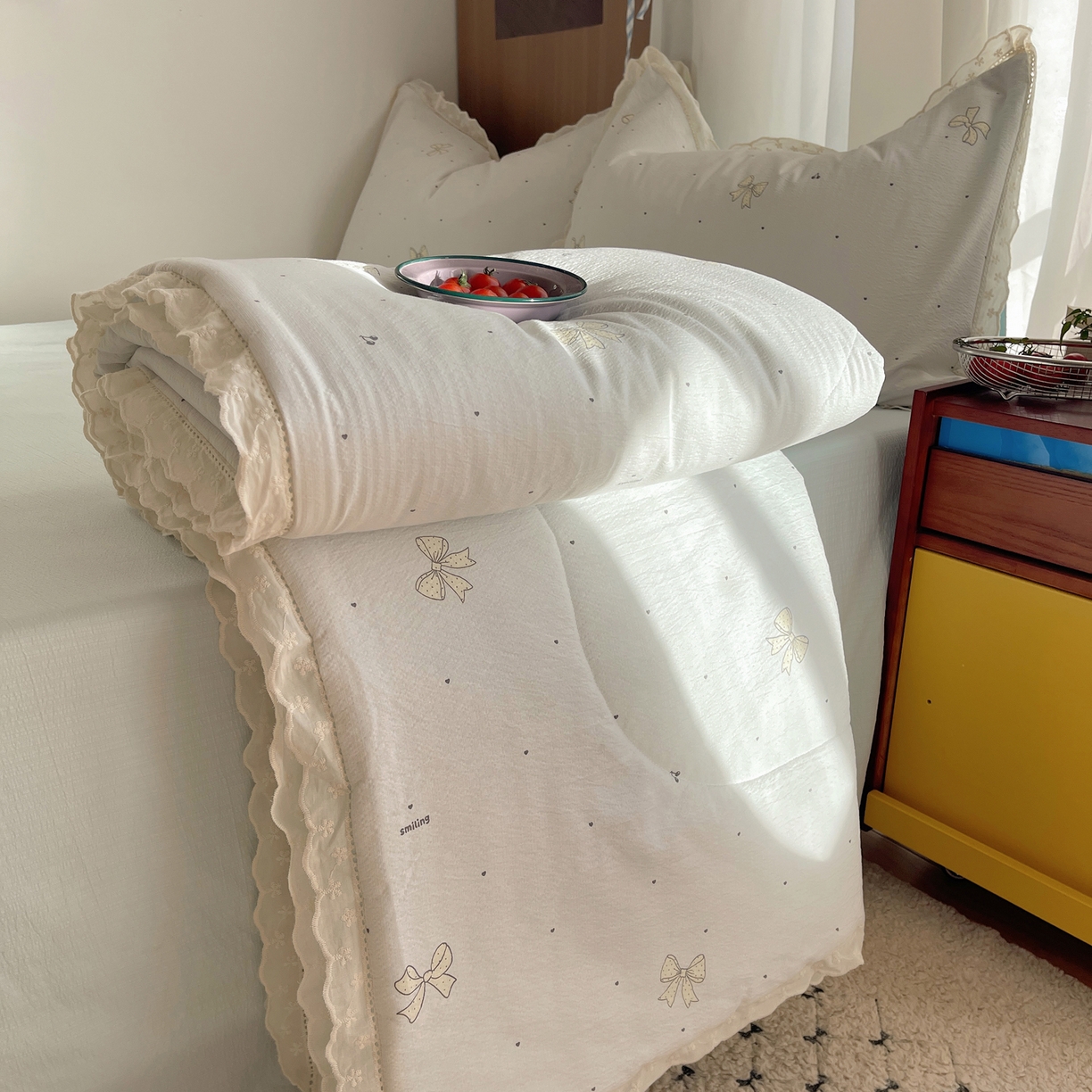 91家纺网 家纺一手货源 找家纺 宝士康家纺 2026新款10A抗菌提花色织花边单夏被/夏被四件套/空调被 波点结心