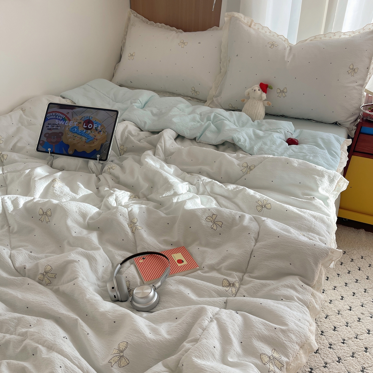 91家纺网 家纺一手货源 找家纺 宝士康家纺 2026新款10A抗菌提花色织花边单夏被/夏被四件套/空调被 波点结心