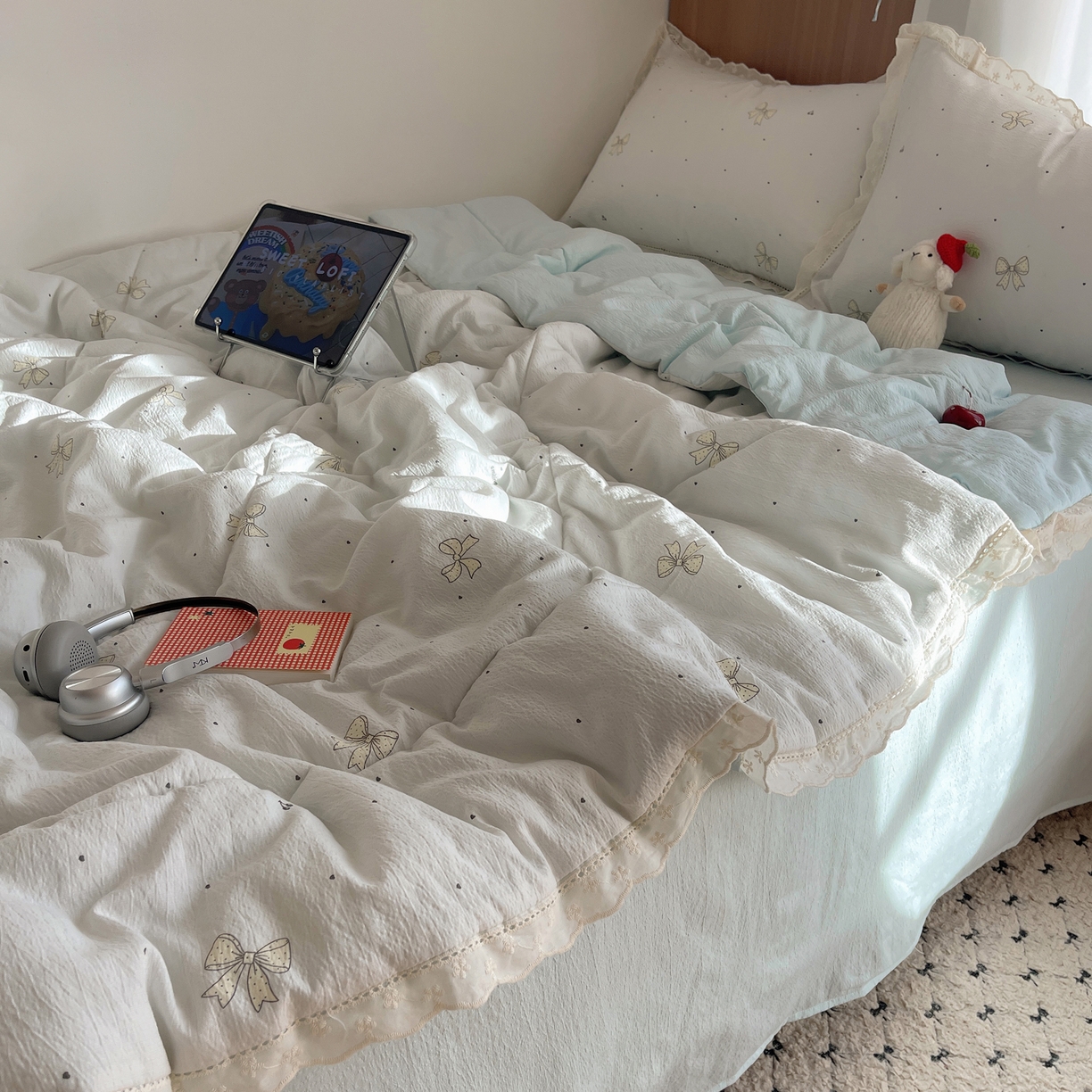 91家纺网 家纺一手货源 找家纺 宝士康家纺 2026新款10A抗菌提花色织花边单夏被/夏被四件套/空调被 波点结心