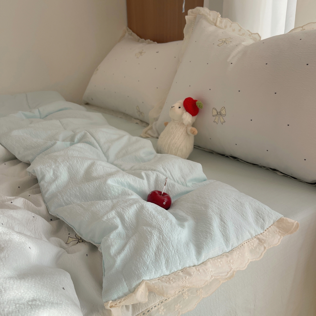 91家纺网 家纺一手货源 找家纺 宝士康家纺 2026新款10A抗菌提花色织花边单夏被/夏被四件套/空调被 波点结心