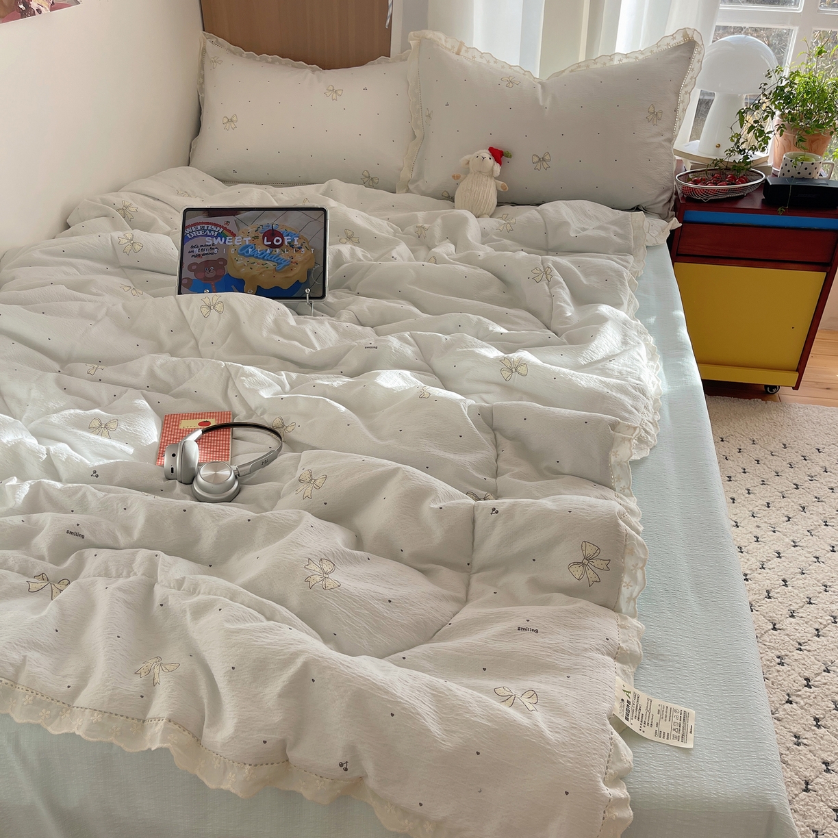 91家纺网 家纺一手货源 找家纺 宝士康家纺 2026新款10A抗菌提花色织花边单夏被/夏被四件套/空调被 波点结心