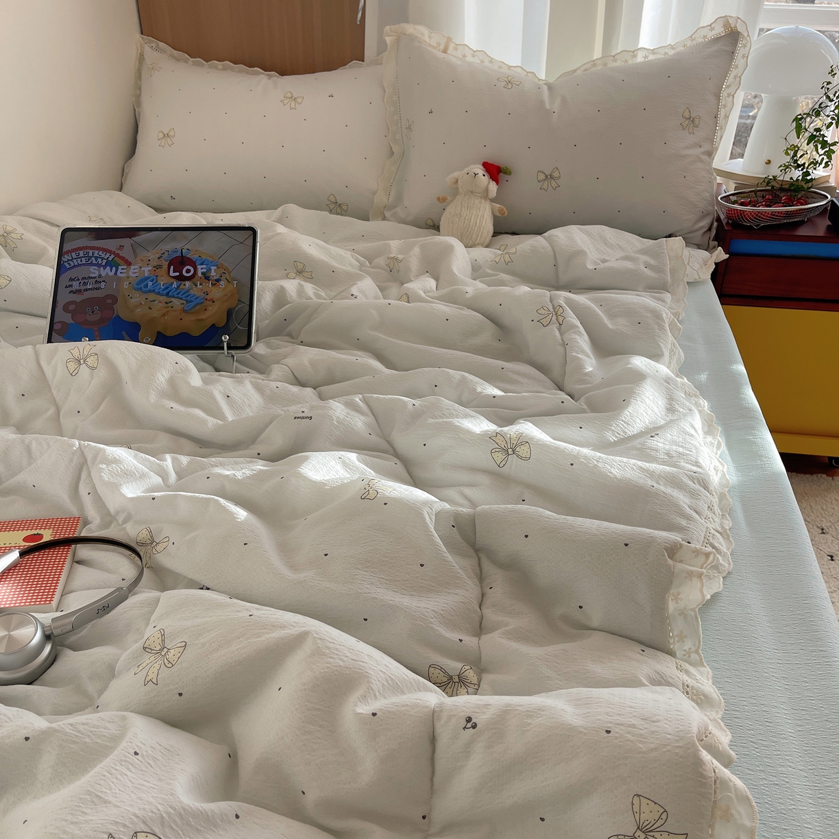 91家纺网 家纺一手货源 找家纺 宝士康家纺 2026新款10A抗菌提花色织花边单夏被/夏被四件套/空调被 波点结心