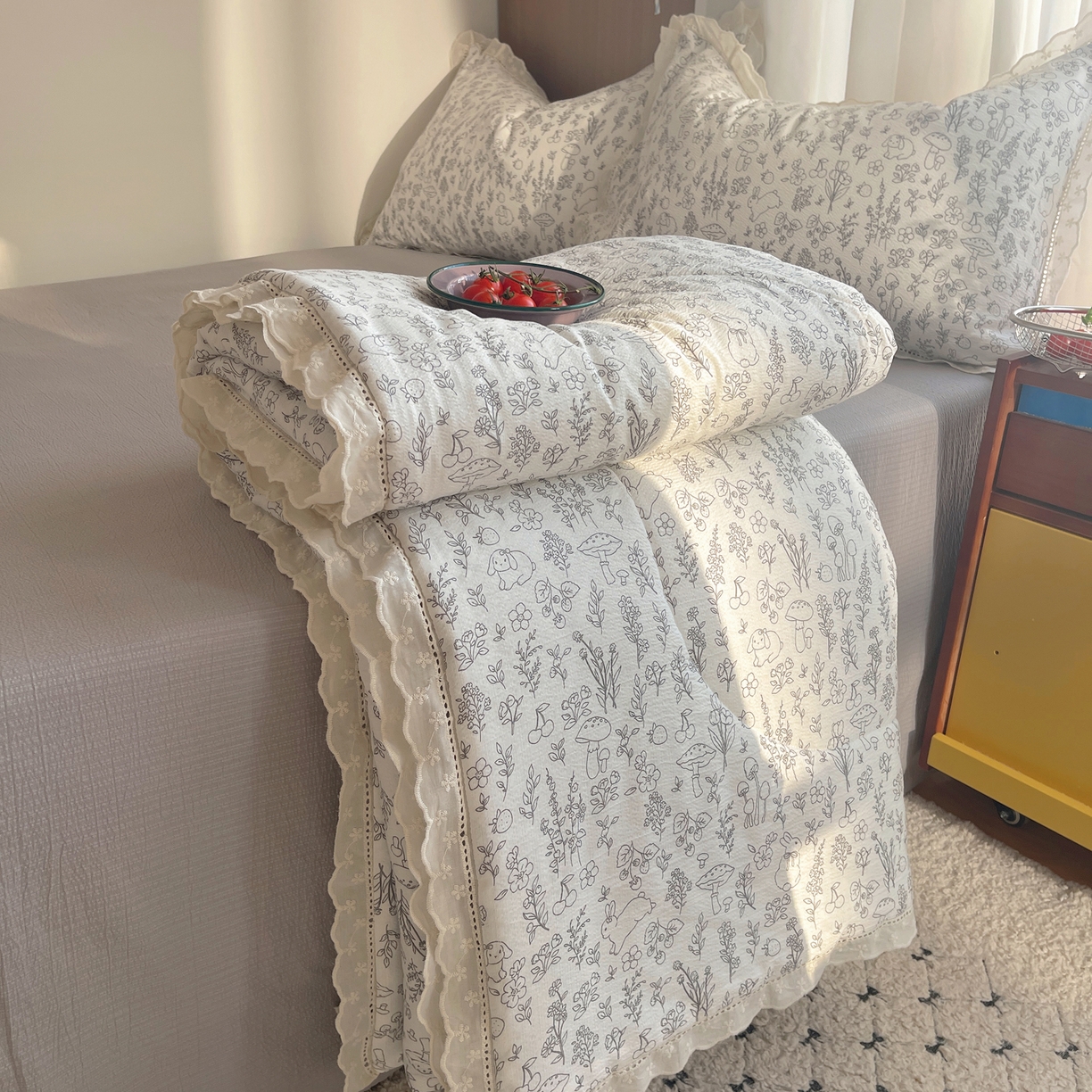 91家纺网 家纺一手货源 找家纺 宝士康家纺 2026新款10A抗菌提花色织花边单夏被/夏被四件套/空调被 草木灰序