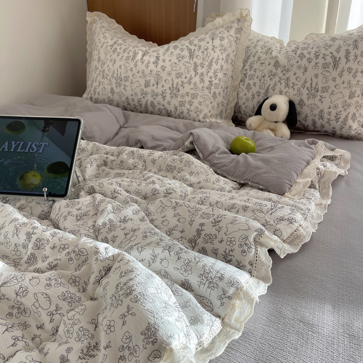 91家纺网 家纺一手货源 找家纺 宝士康家纺 2026新款10A抗菌提花色织花边单夏被/夏被四件套/空调被 草木灰序