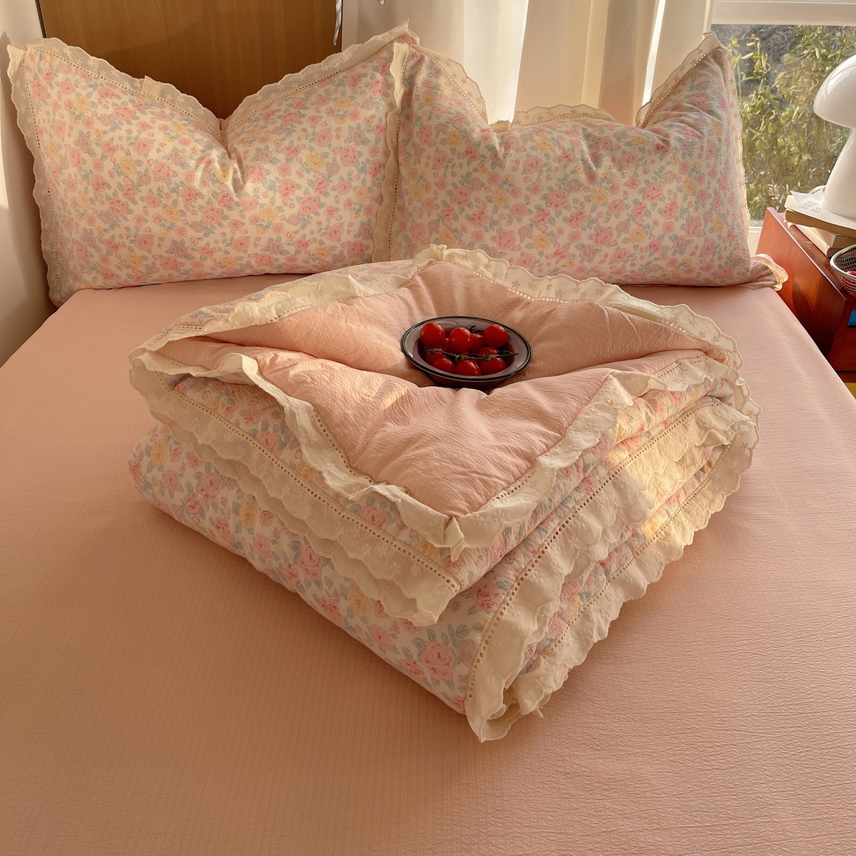 91家纺网 家纺一手货源 找家纺 宝士康家纺 2026新款10A抗菌提花色织花边单夏被/夏被四件套/空调被 粉黛蔷薇