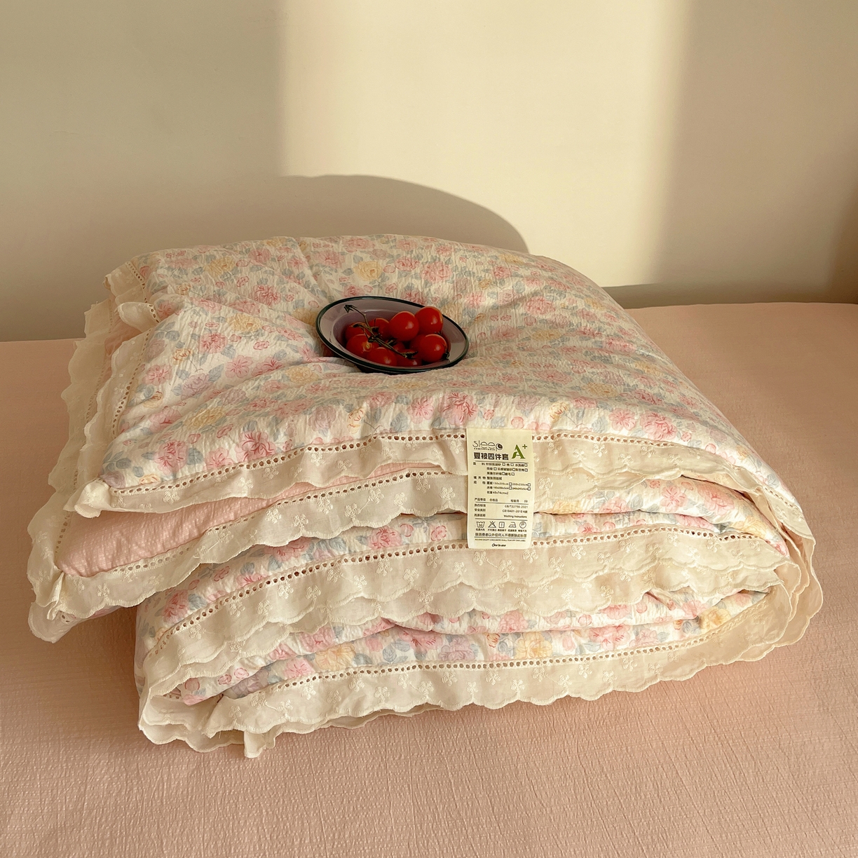 91家纺网 家纺一手货源 找家纺 宝士康家纺 2026新款10A抗菌提花色织花边单夏被/夏被四件套/空调被 粉黛蔷薇