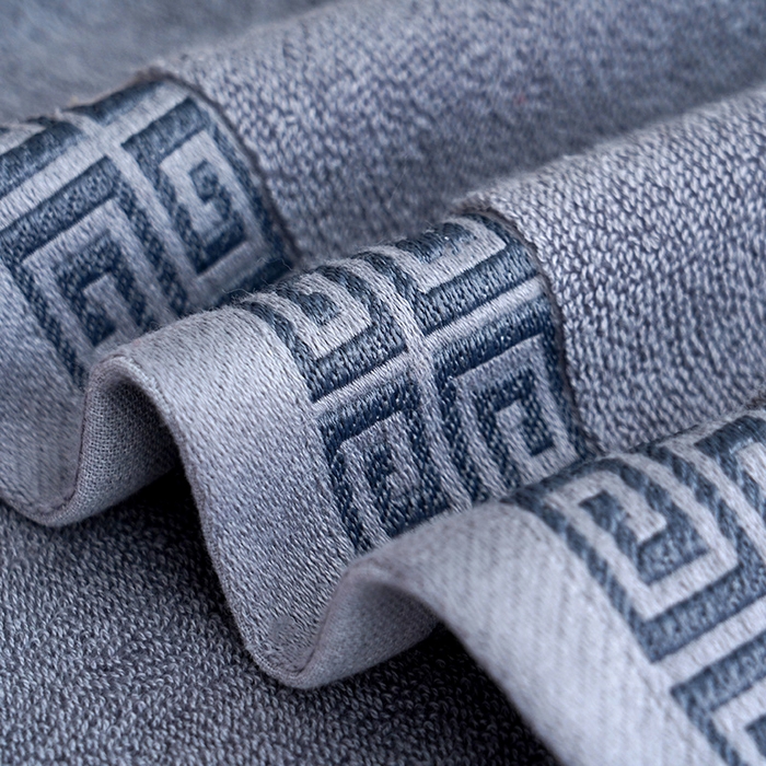 91家纺网 家纺一手货源 找家纺 朴尔家纺-毛巾被 2026新款全棉纯棉32股民族风长城格加厚毛巾浴巾方巾三件套组合 浴巾-长城格-灰色 方巾34x34cm/条