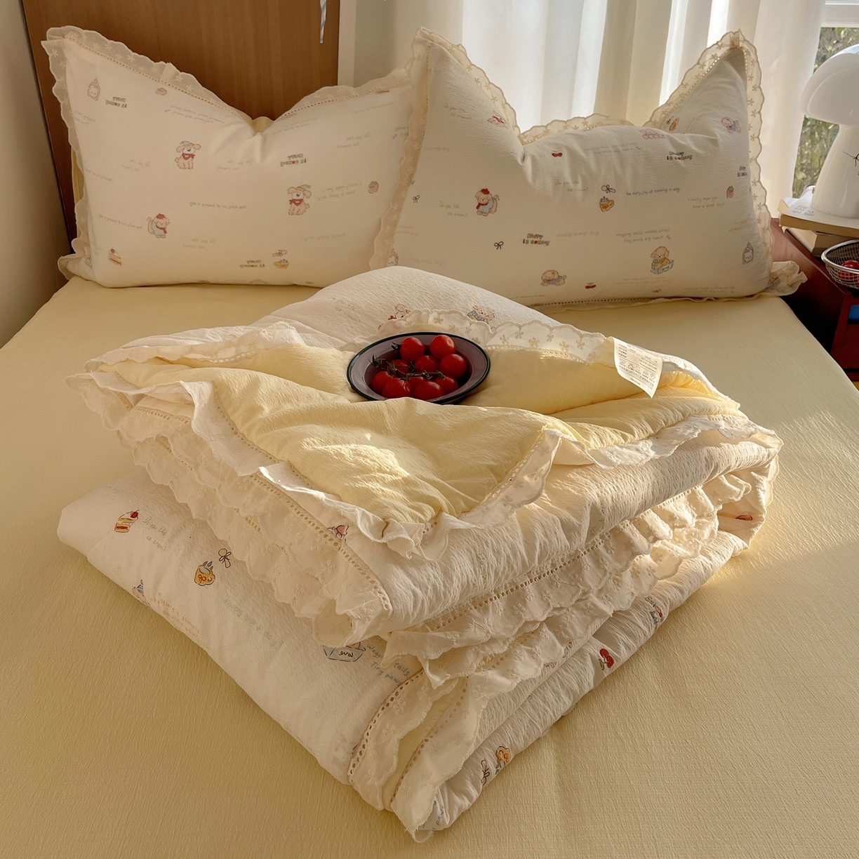 91家纺网 家纺一手货源 找家纺 宝士康家纺 2026新款10A抗菌提花色织花边单夏被/夏被四件套/空调被 奶芙小狗