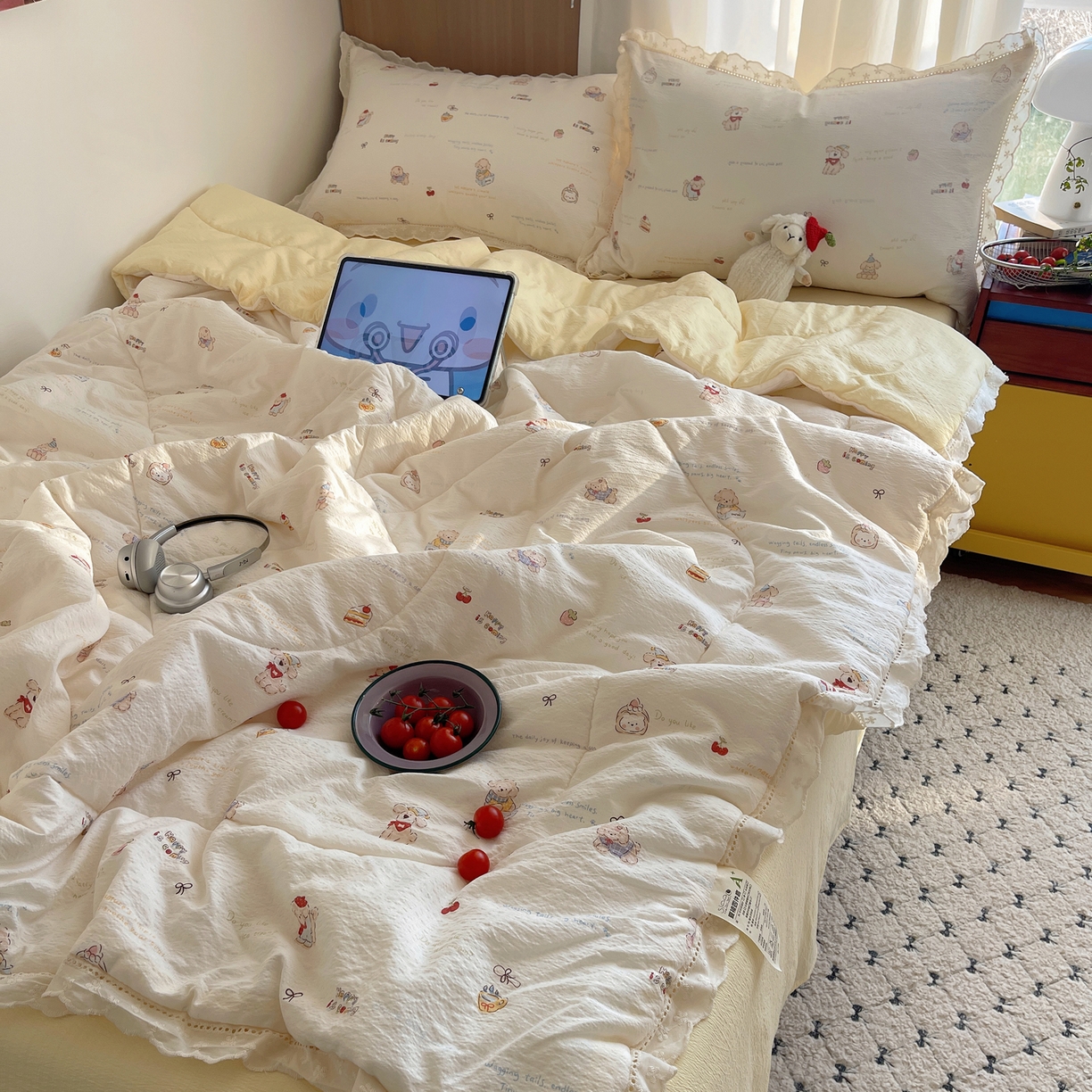 91家纺网 家纺一手货源 找家纺 宝士康家纺 2026新款10A抗菌提花色织花边单夏被/夏被四件套/空调被 奶芙小狗