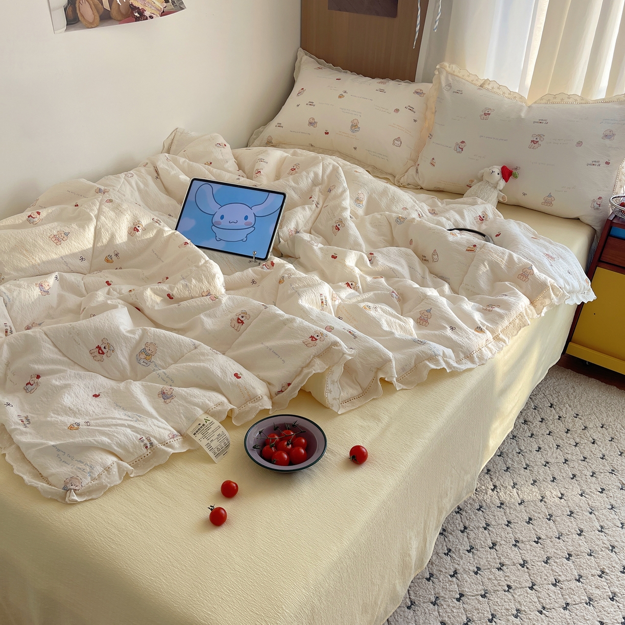 91家纺网 家纺一手货源 找家纺 宝士康家纺 2026新款10A抗菌提花色织花边单夏被/夏被四件套/空调被 奶芙小狗