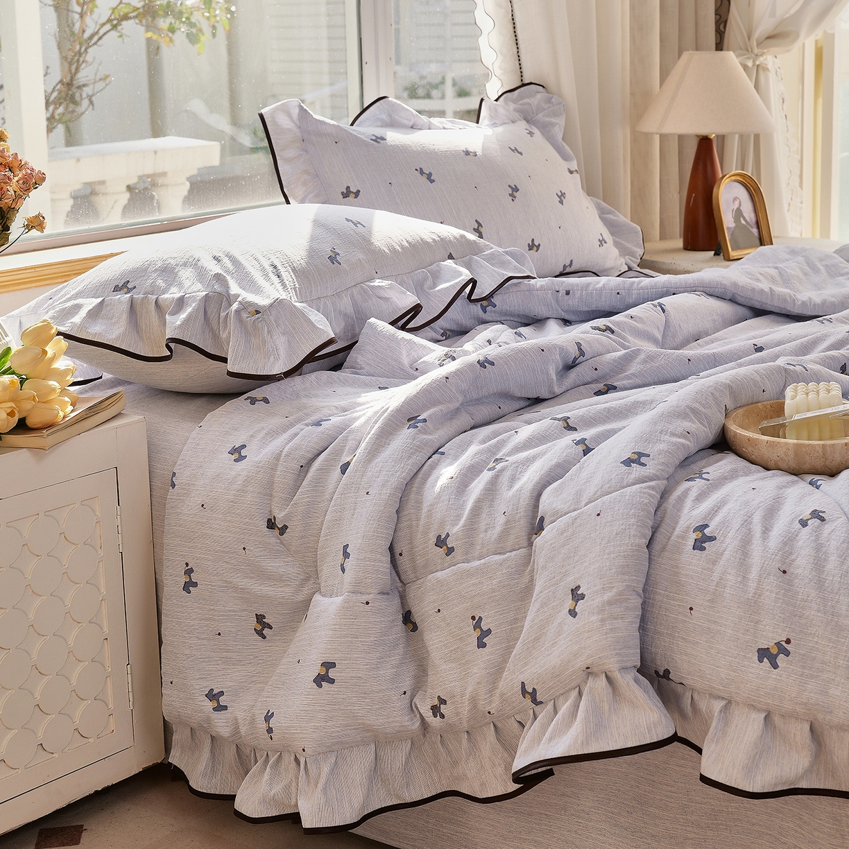 91家纺网 家纺一手货源 找家纺 宝士康家纺 2026新款10A抗菌提花色织花边单夏被/夏被四件套/空调被 蓝驹小趣