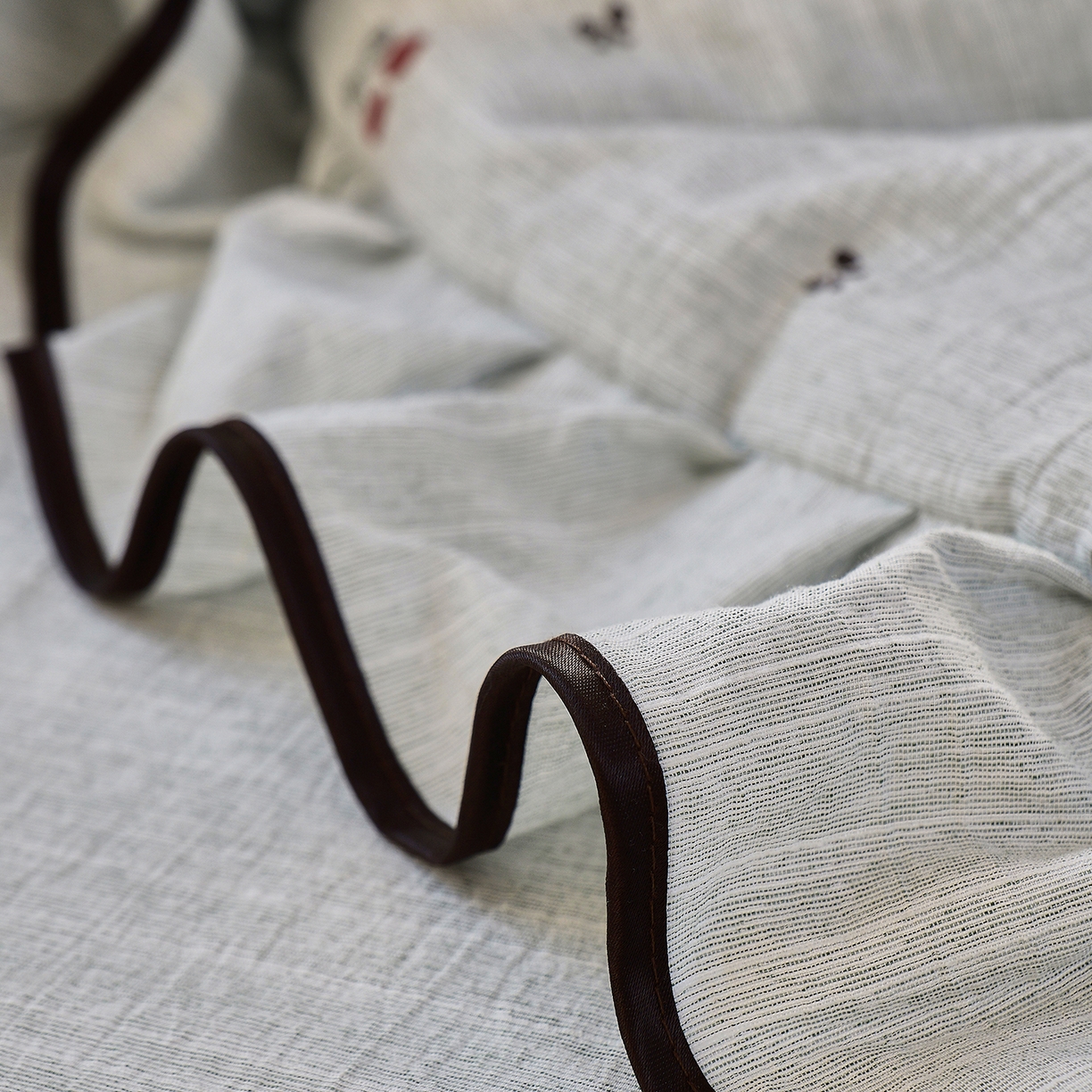 91家纺网 家纺一手货源 找家纺 宝士康家纺 2026新款10A抗菌提花色织花边单夏被/夏被四件套/空调被 蓝樱