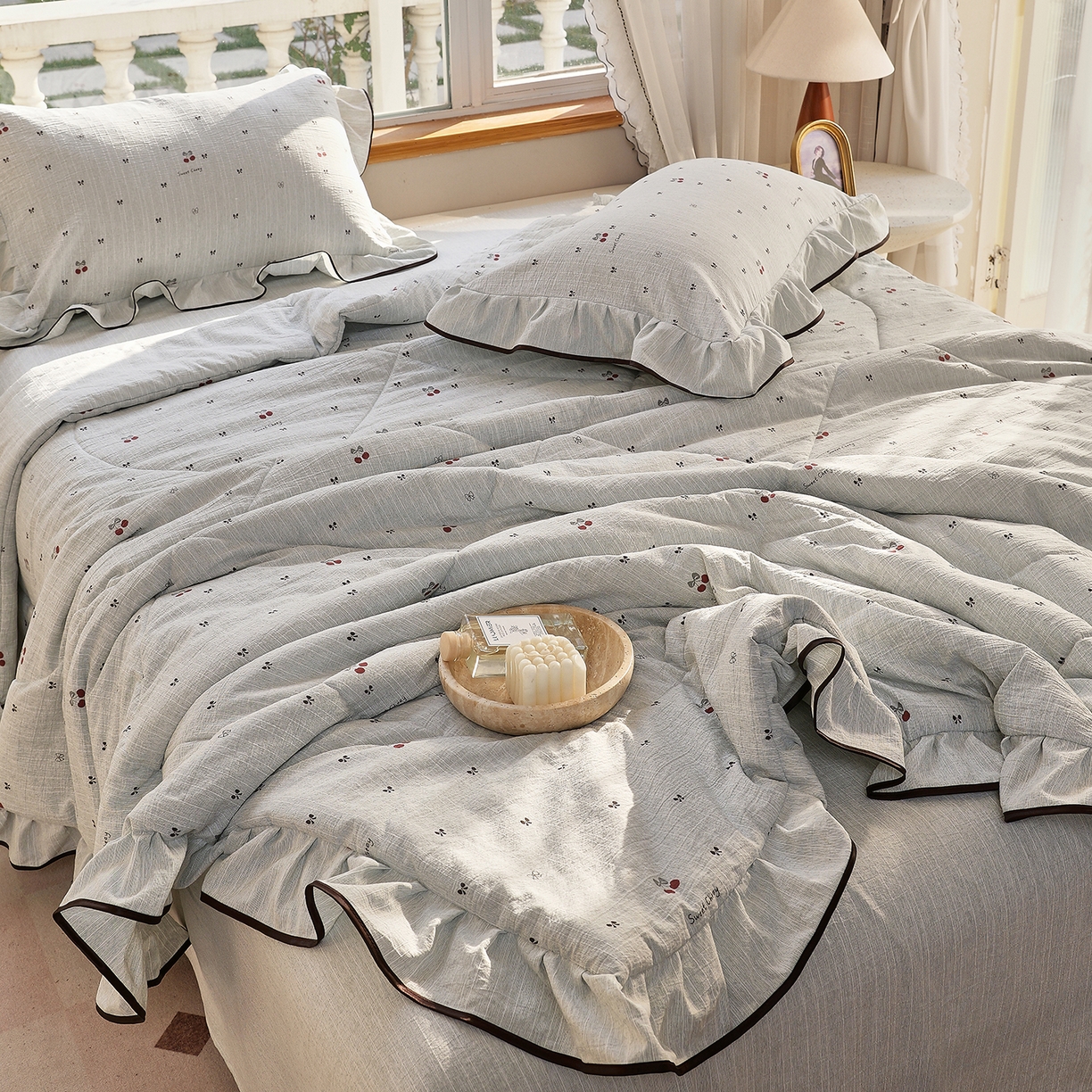 91家纺网 家纺一手货源 找家纺 宝士康家纺 2026新款10A抗菌提花色织花边单夏被/夏被四件套/空调被 蓝樱