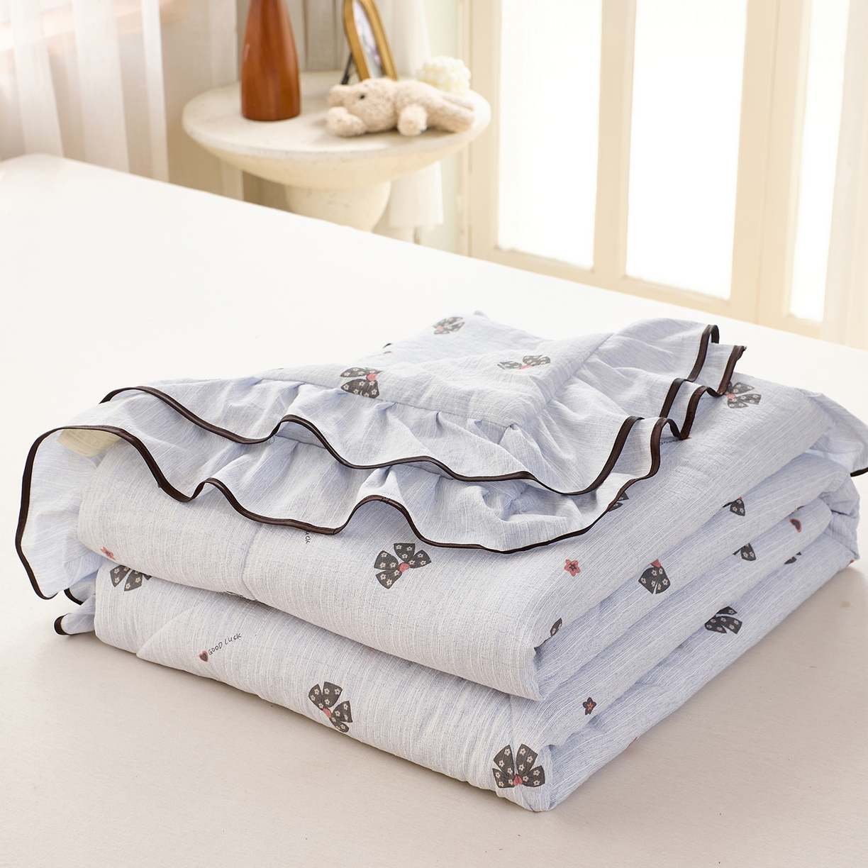 91家纺网 家纺一手货源 找家纺 宝士康家纺 2026新款10A抗菌提花色织花边单夏被/夏被四件套/空调被 星语心结