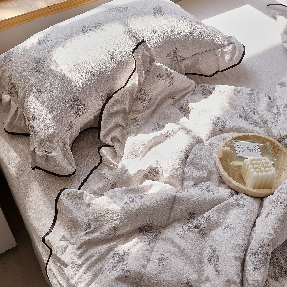 91家纺网 家纺一手货源 找家纺 宝士康家纺 2026新款10A抗菌提花色织花边单夏被/夏被四件套/空调被 灰调玫瑰