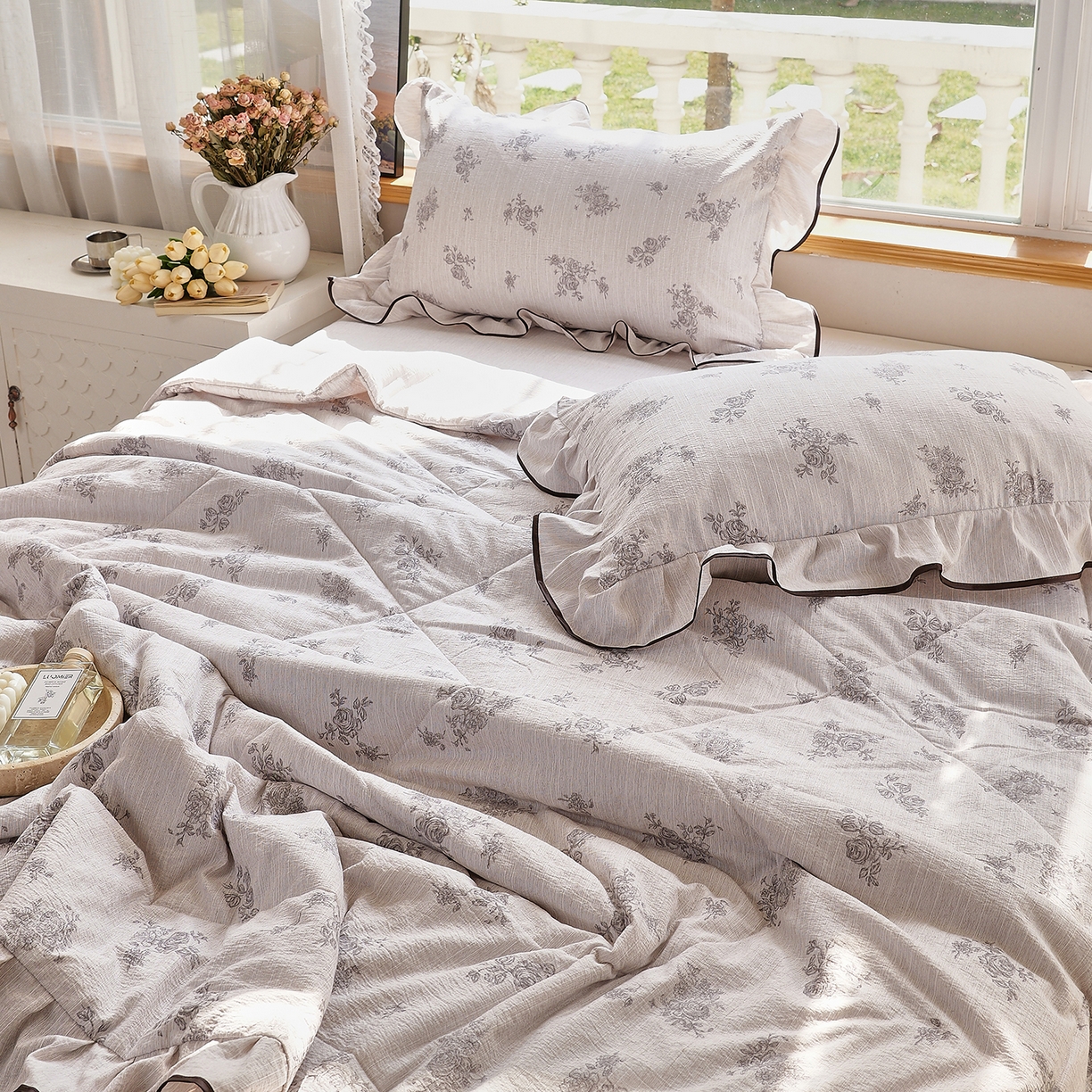 91家纺网 家纺一手货源 找家纺 宝士康家纺 2026新款10A抗菌提花色织花边单夏被/夏被四件套/空调被 灰调玫瑰