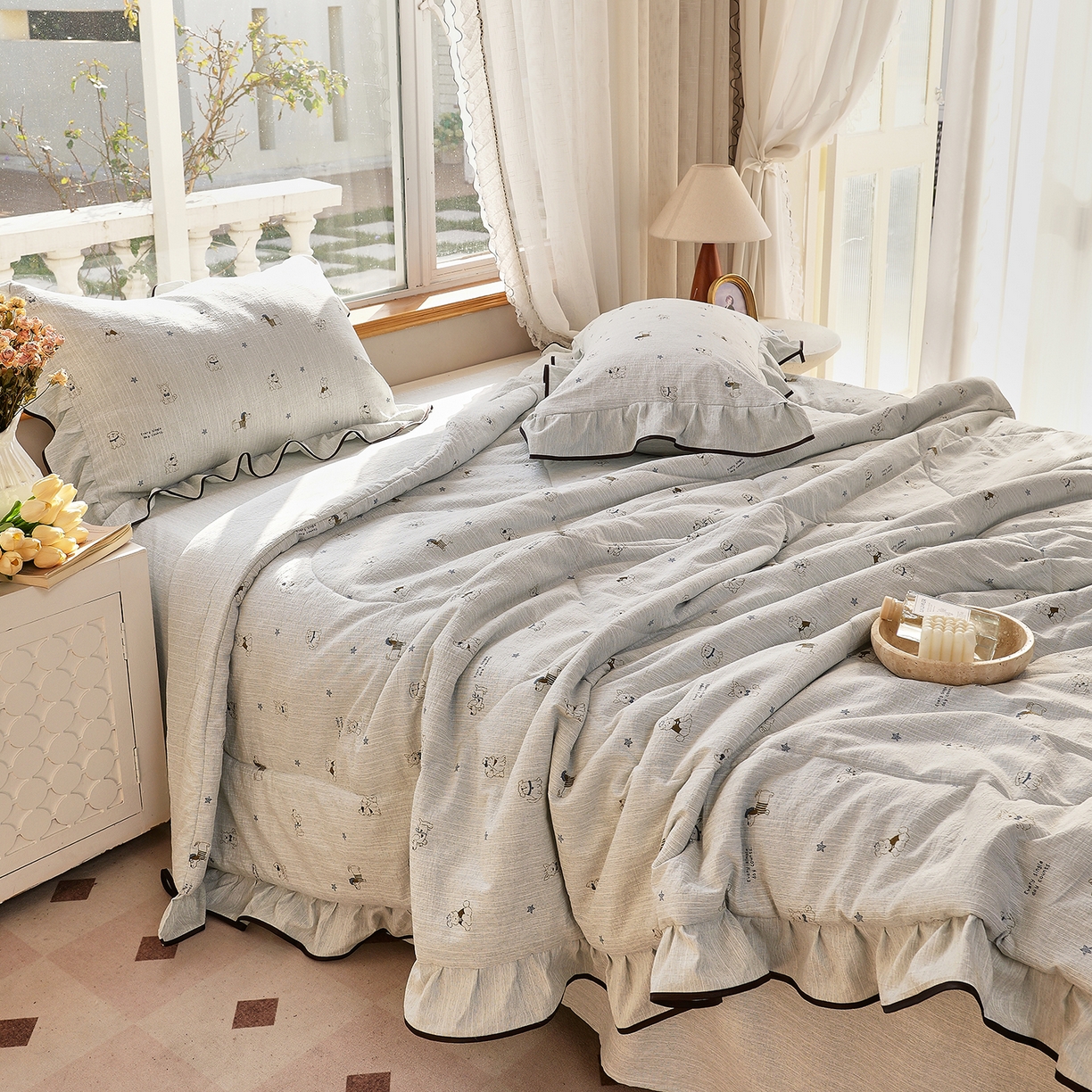 91家纺网 家纺一手货源 找家纺 宝士康家纺 2026新款10A抗菌提花色织花边单夏被/夏被四件套/空调被 星梦小狗