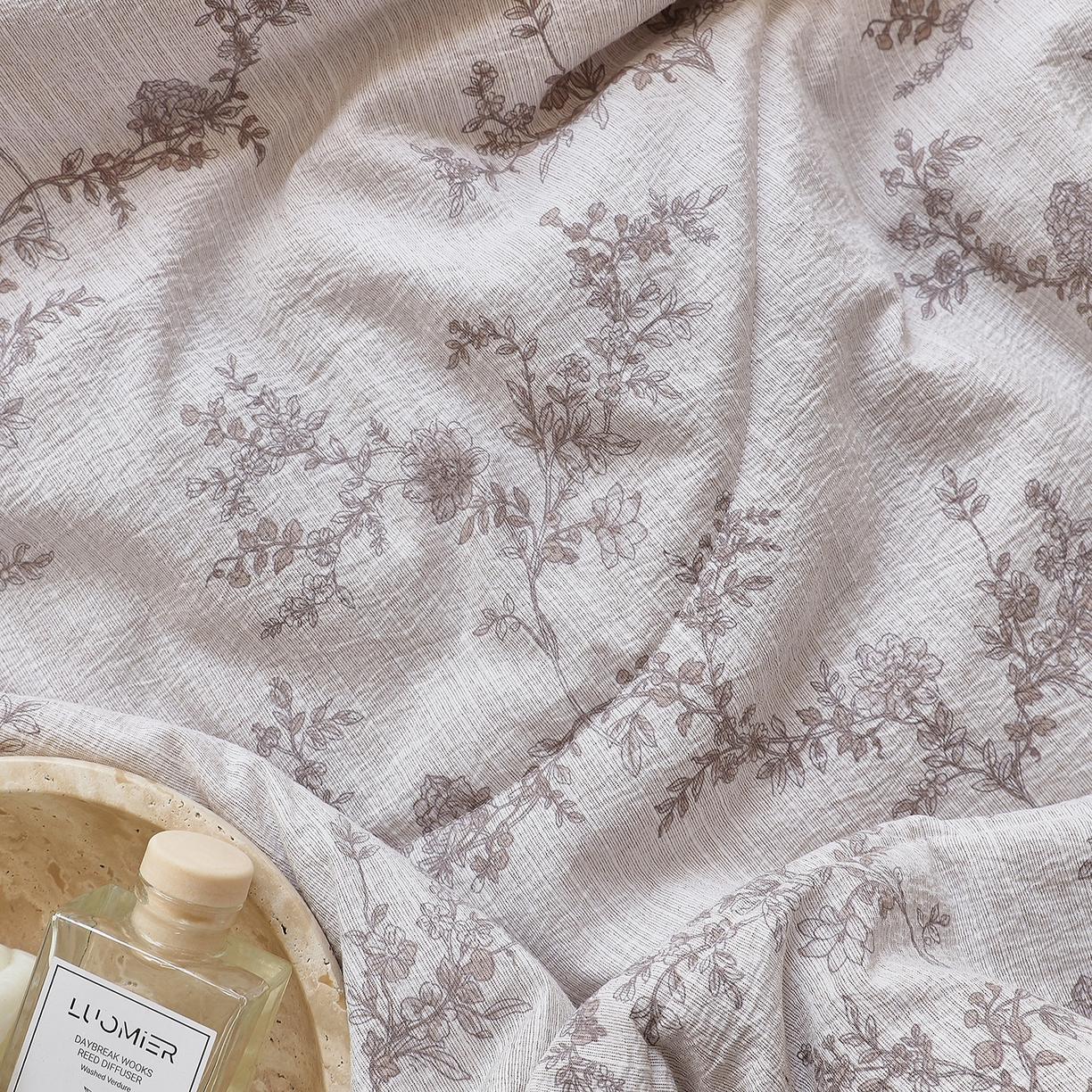 91家纺网 家纺一手货源 找家纺 宝士康家纺 2026新款10A抗菌提花色织花边单夏被/夏被四件套/空调被 灰枝谍影