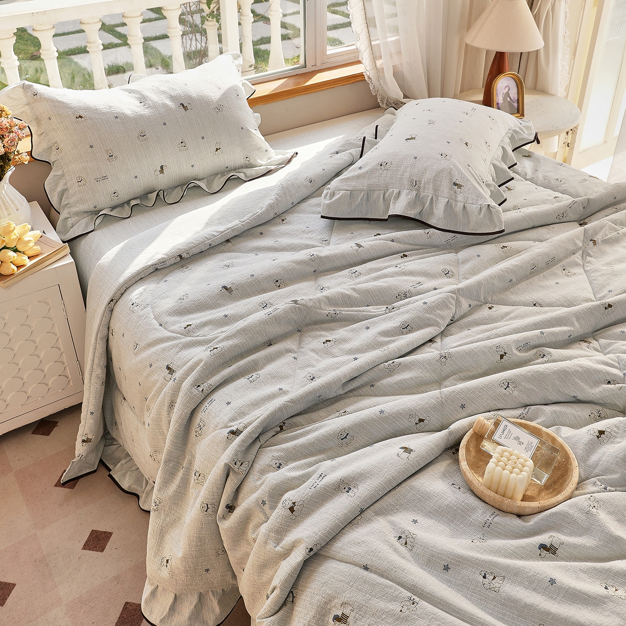 91家纺网 家纺一手货源 找家纺 宝士康家纺 2026新款10A抗菌提花色织花边单夏被/夏被四件套/空调被 星梦小狗