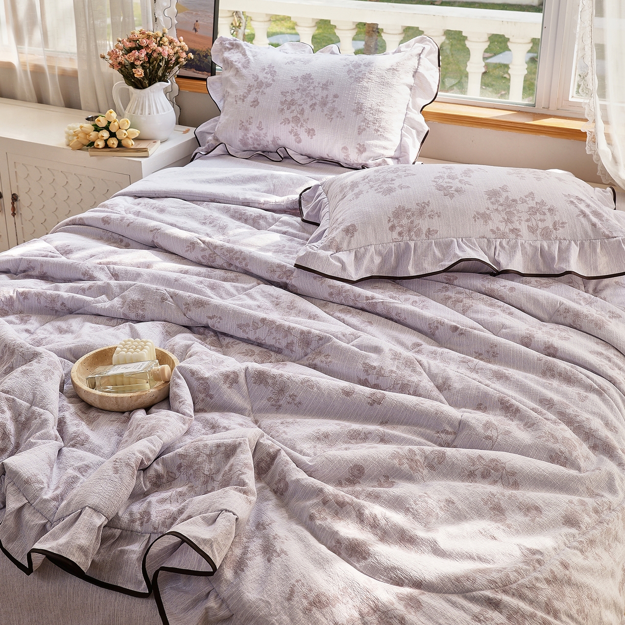 91家纺网 家纺一手货源 找家纺 宝士康家纺 2026新款10A抗菌提花色织花边单夏被/夏被四件套/空调被 粉樱浅眠