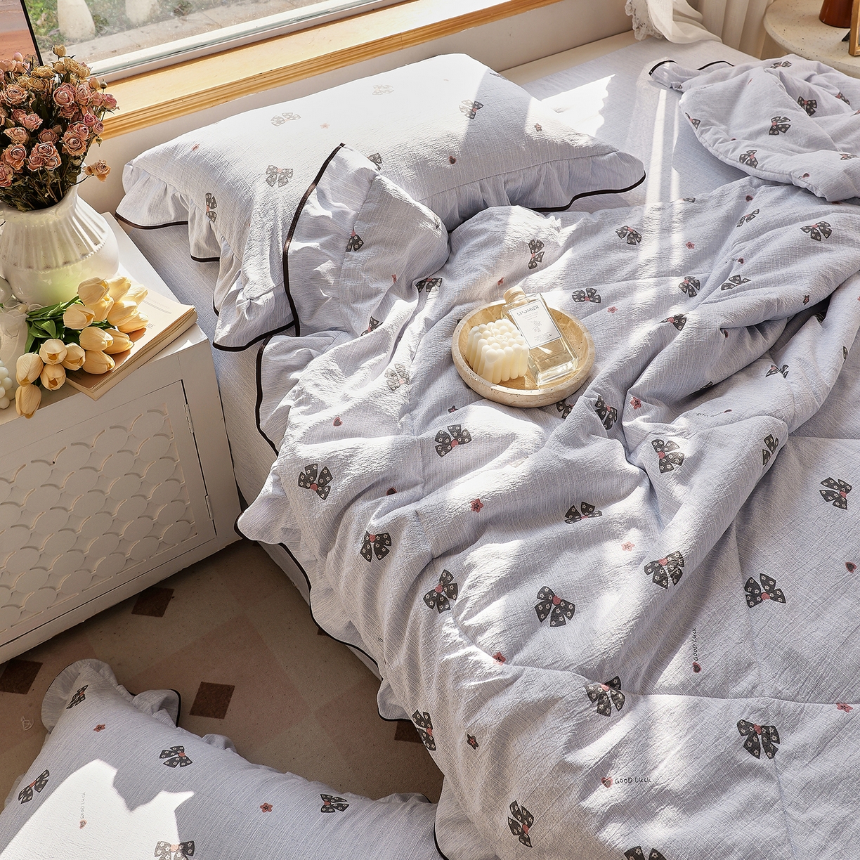 91家纺网 家纺一手货源 找家纺 宝士康家纺 2026新款10A抗菌提花色织花边单夏被/夏被四件套/空调被 星语心结