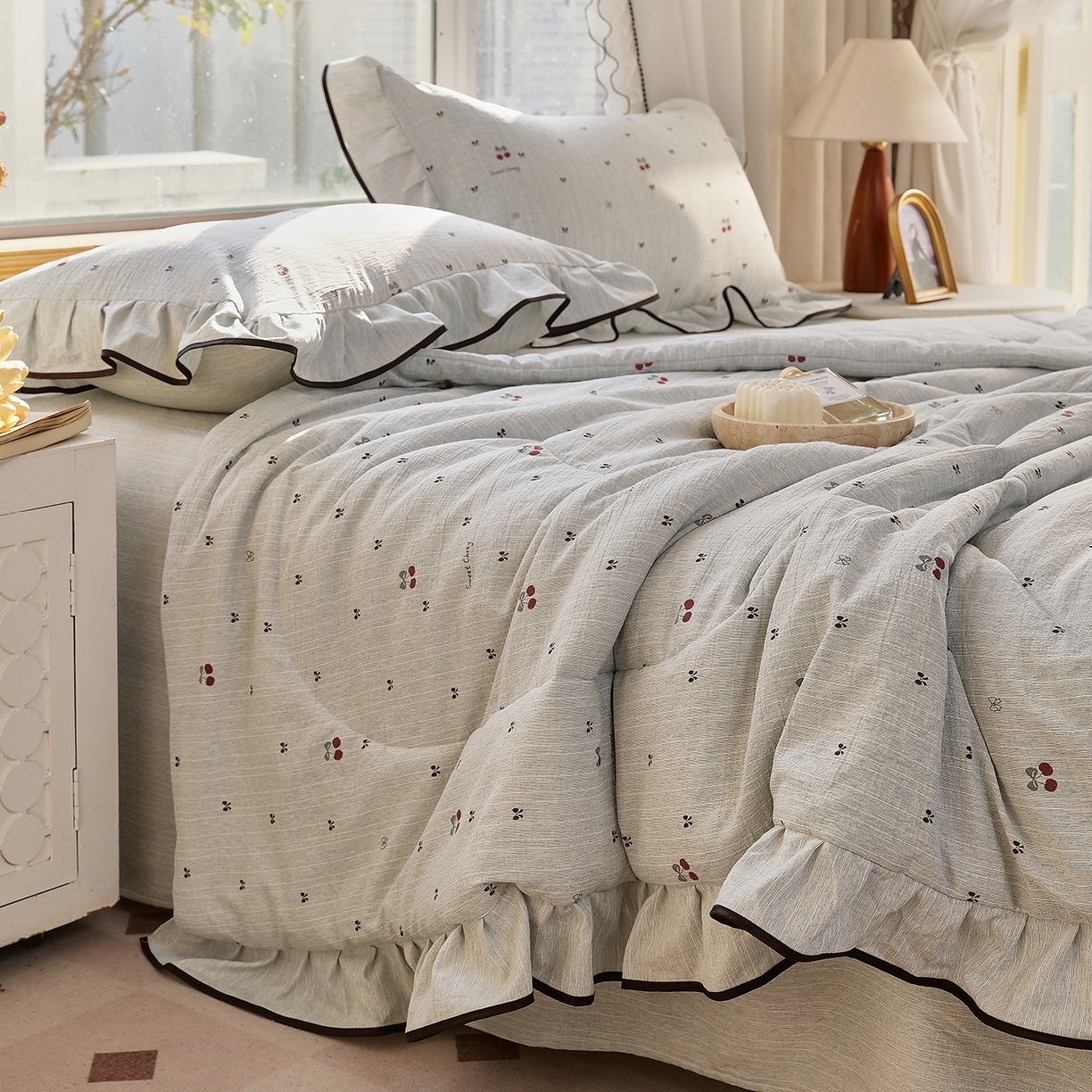 91家纺网 家纺一手货源 找家纺 宝士康家纺 2026新款10A抗菌提花色织花边单夏被/夏被四件套/空调被 蓝樱