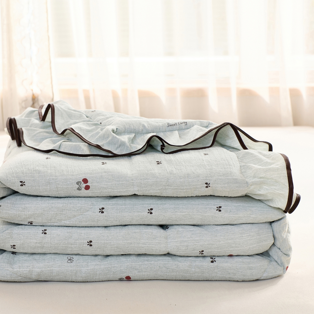 91家纺网 家纺一手货源 找家纺 宝士康家纺 2026新款10A抗菌提花色织花边单夏被/夏被四件套/空调被 蓝樱