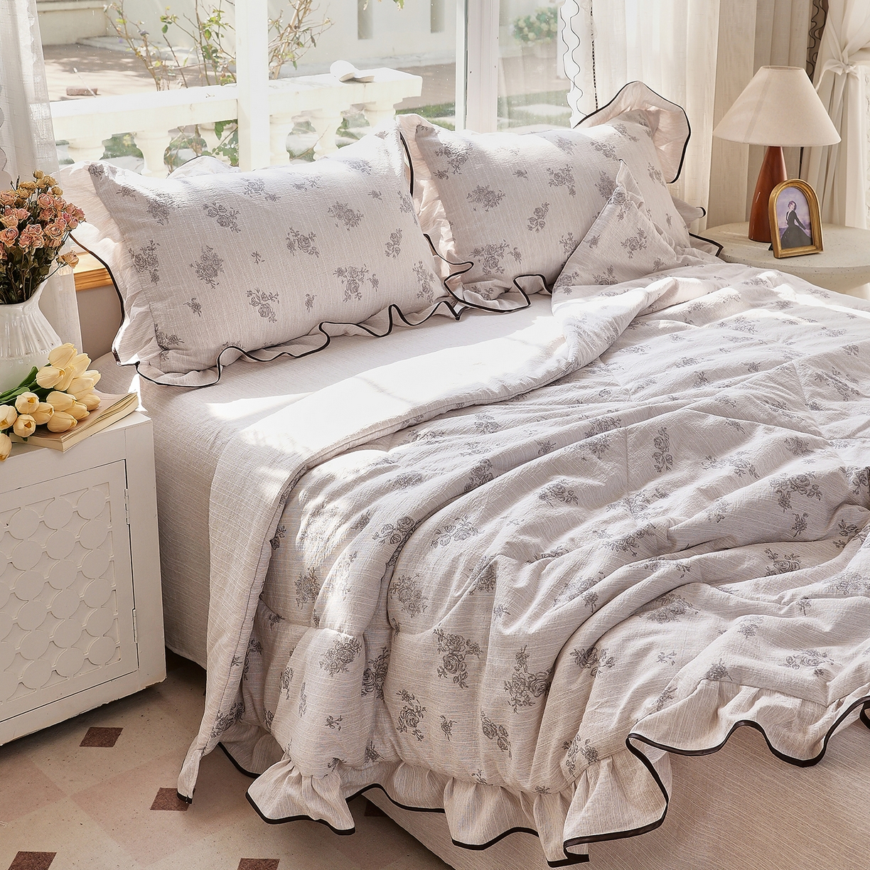 91家纺网 家纺一手货源 找家纺 宝士康家纺 2026新款10A抗菌提花色织花边单夏被/夏被四件套/空调被 灰调玫瑰