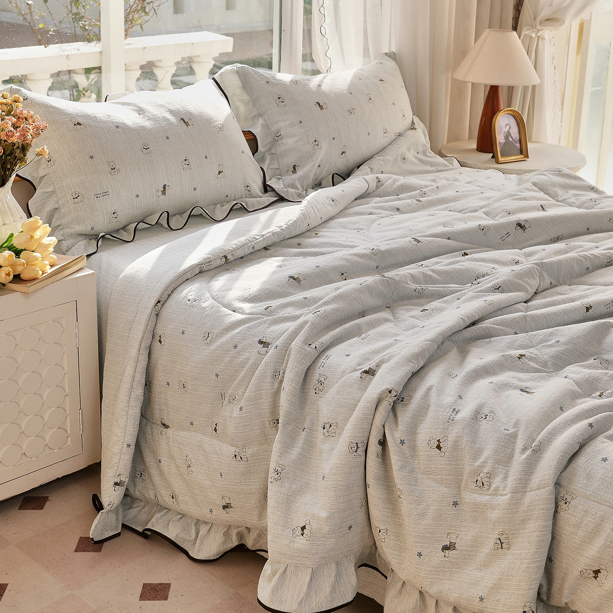 91家纺网 家纺一手货源 找家纺 宝士康家纺 2026新款10A抗菌提花色织花边单夏被/夏被四件套/空调被 星梦小狗