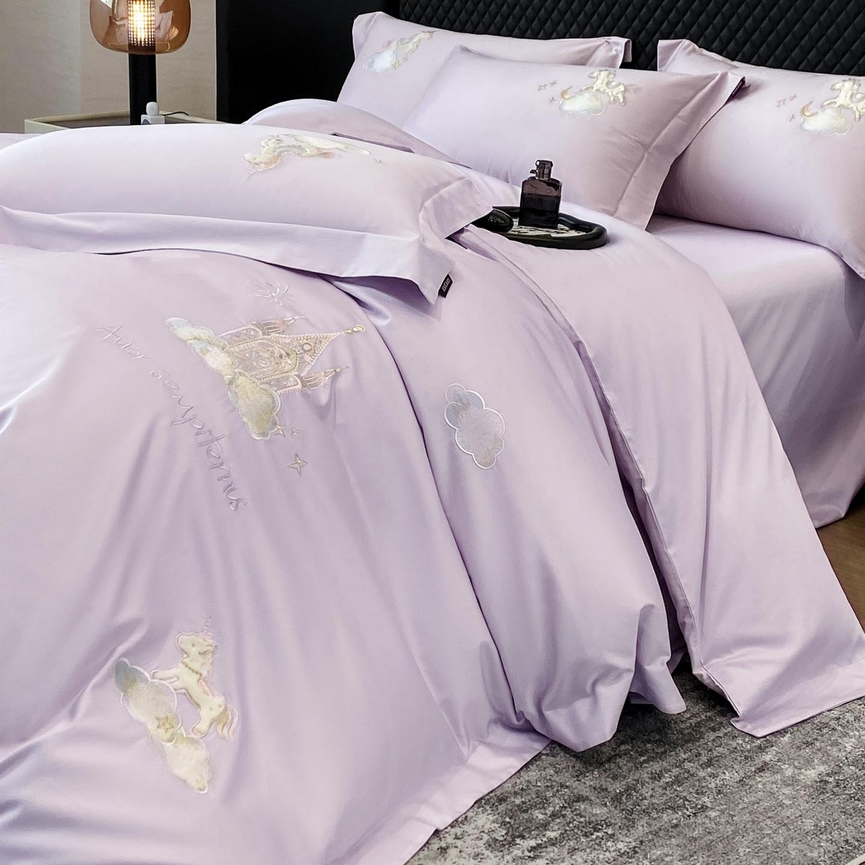 91家纺网 家纺一手货源 找家纺 春夏新品A类长绒棉纯棉四件套100全棉重工刺绣被套床单床笠纯色高端轻奢床上用品 城堡小马-黛紫