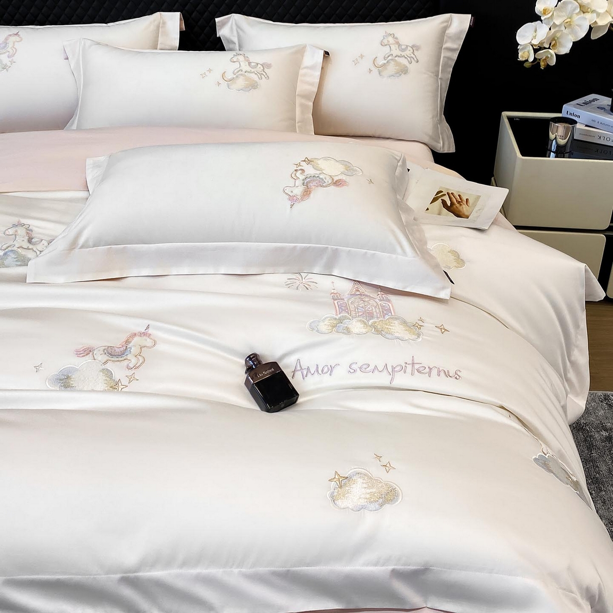 91家纺网 家纺一手货源 找家纺 春夏新品A类长绒棉纯棉四件套100全棉重工刺绣被套床单床笠纯色高端轻奢床上用品 城堡小马-奶白