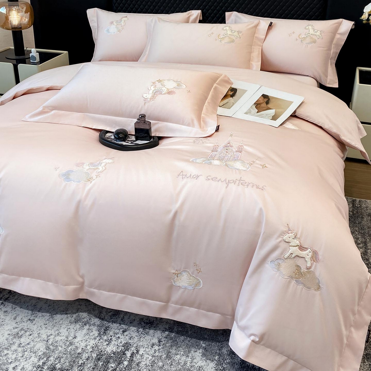 91家纺网 家纺一手货源 找家纺 春夏新品A类长绒棉纯棉四件套100全棉重工刺绣被套床单床笠纯色高端轻奢床上用品 城堡小马-颜粉