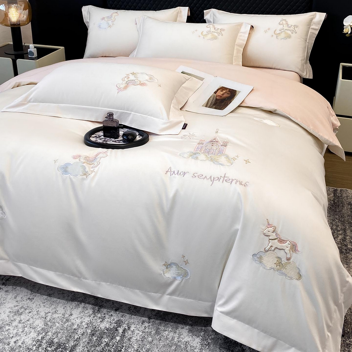 91家纺网 家纺一手货源 找家纺 春夏新品A类长绒棉纯棉四件套100全棉重工刺绣被套床单床笠纯色高端轻奢床上用品 城堡小马-奶白