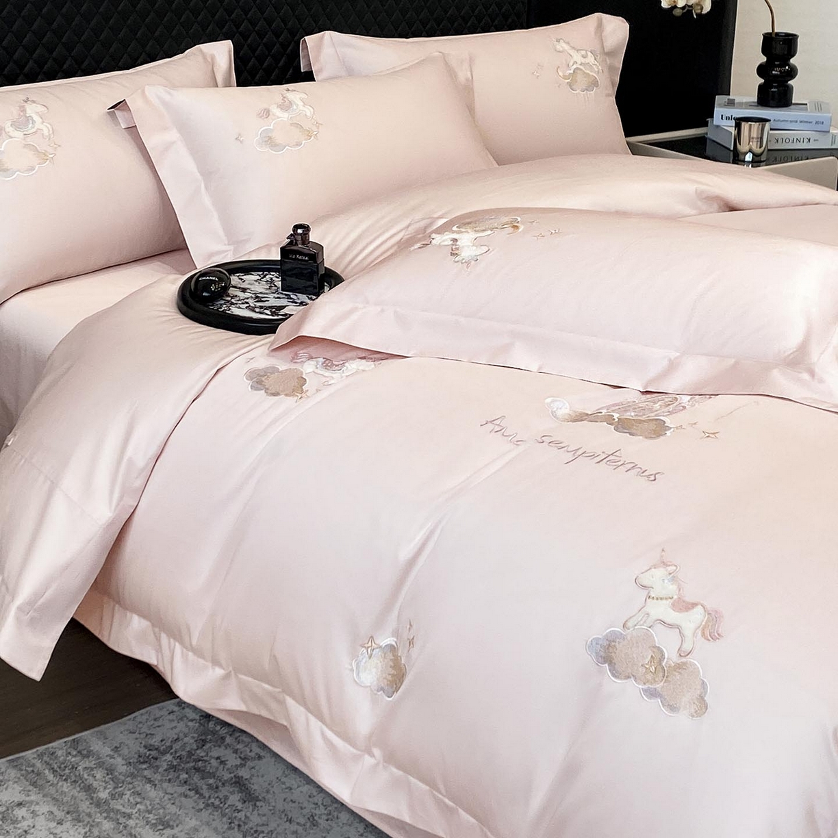 91家纺网 家纺一手货源 找家纺 春夏新品A类长绒棉纯棉四件套100全棉重工刺绣被套床单床笠纯色高端轻奢床上用品 城堡小马-颜粉