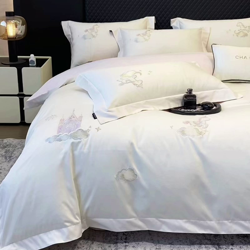 91家纺网 家纺一手货源 找家纺 春夏新品A类长绒棉纯棉四件套100全棉重工刺绣被套床单床笠纯色高端轻奢床上用品 城堡小马-奶白