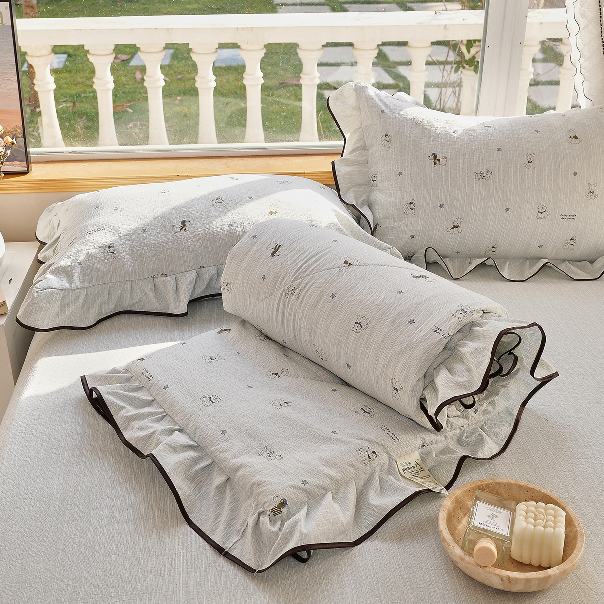 91家纺网 家纺一手货源 找家纺 宝士康家纺 2026新款10A抗菌提花色织花边单夏被/夏被四件套/空调被 星梦小狗